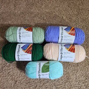 Lot of 5 Loops & Threads Yarn Acrylic 1701 Yds Worsted Soft Classic Impeccable